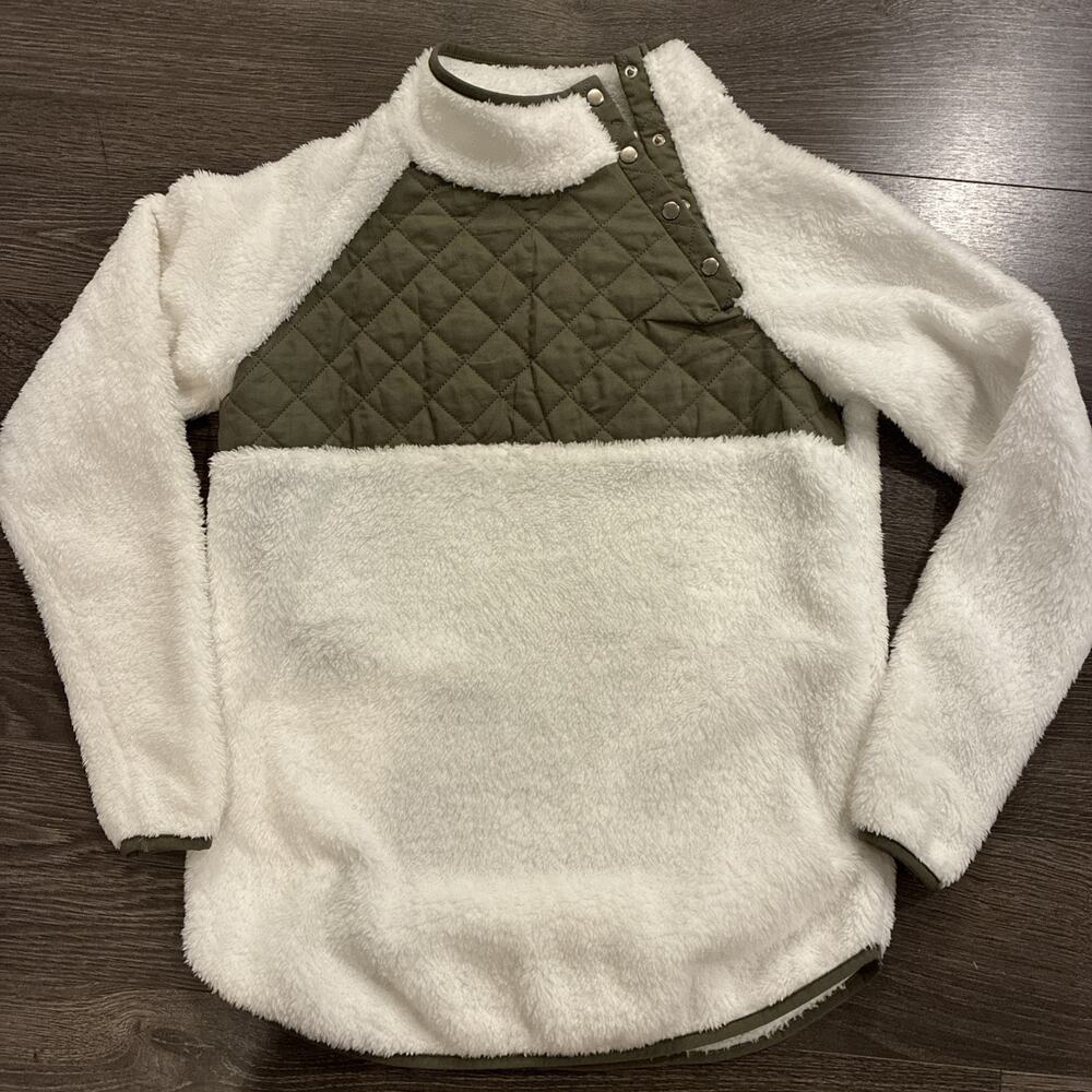 Pink Lily Asymmetrical Side Snap Neck Faux Fur Green/White Pullover Sweatshirt S